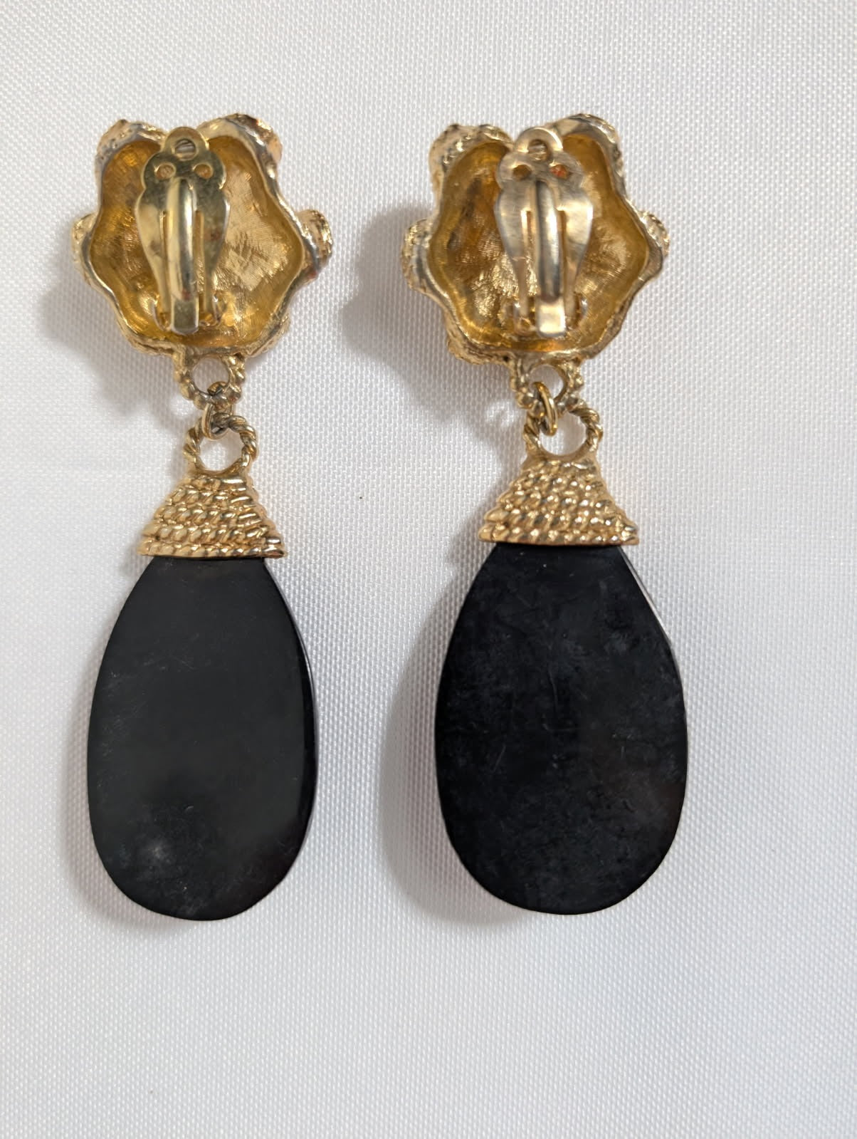 Vintage Gold Tone Textured Rhinestone and Black Teardrop Clip-on Earrings - Image 5