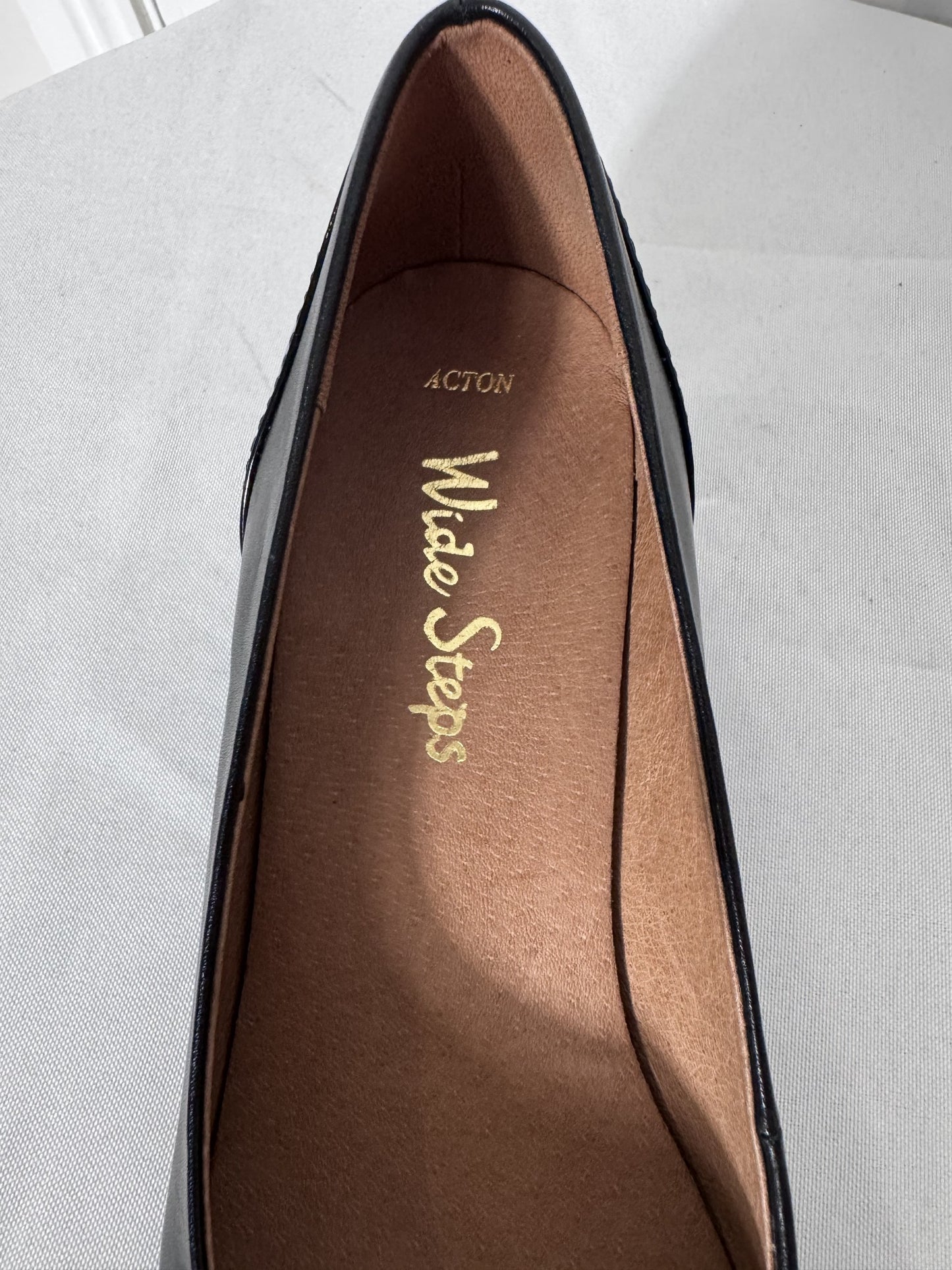 Wide Steps Acton Black Leather Cap-Toe Low Block Heel Pumps Size 7.5W - Image 8