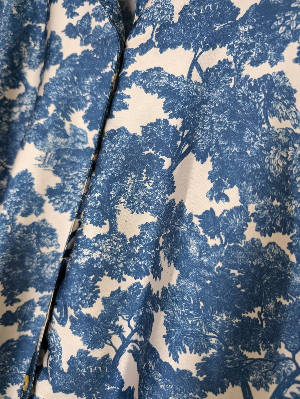 Carolina Lifestyle Blue Toile Print Satin Blouse - Size SM - Image 2