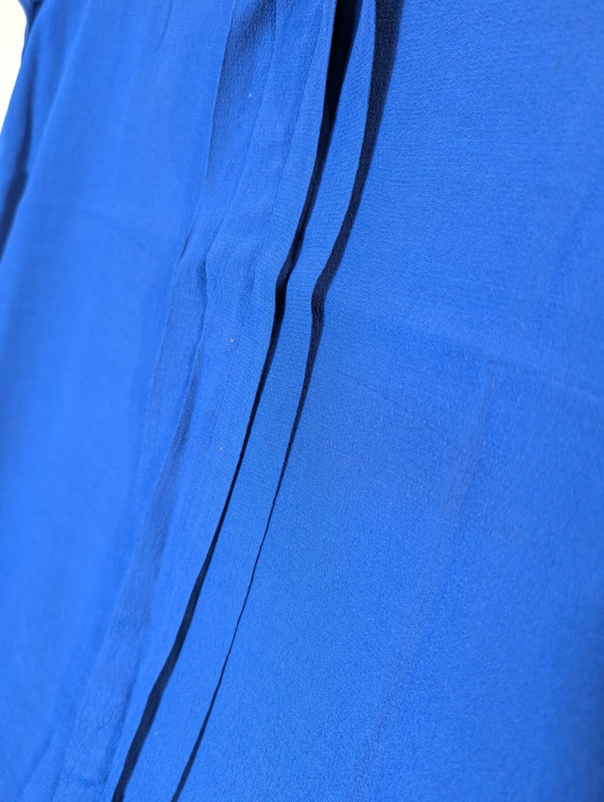 Diana Ferrari Royal Blue Pleated V-Neck Blouse - Size 16 - Image 2