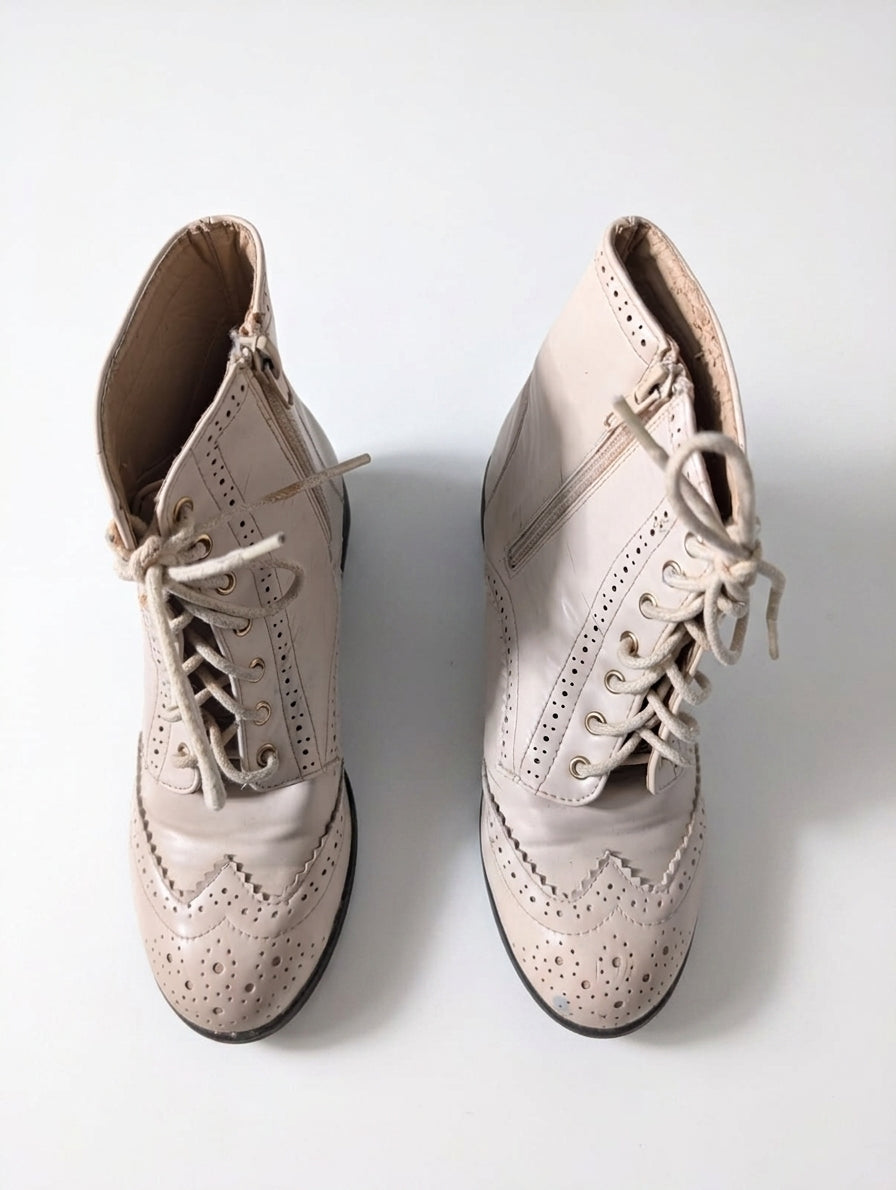 Pavement Cream Brogue Lace-Up Ankle Boots - Women's Size 36 - Image 1