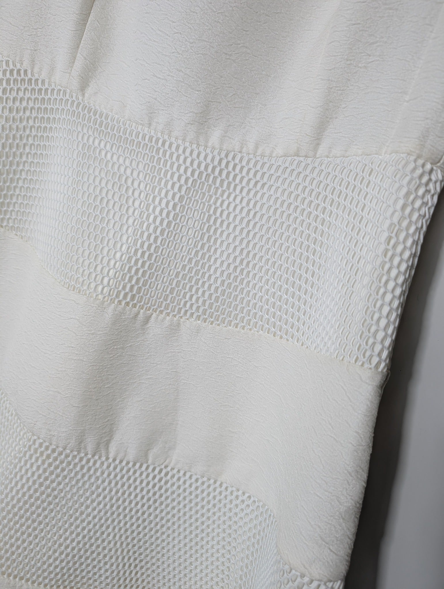 Ann Taylor Fit and Flare Dress White Sleeveless Textured Mesh Panel Size 6 - Image 2