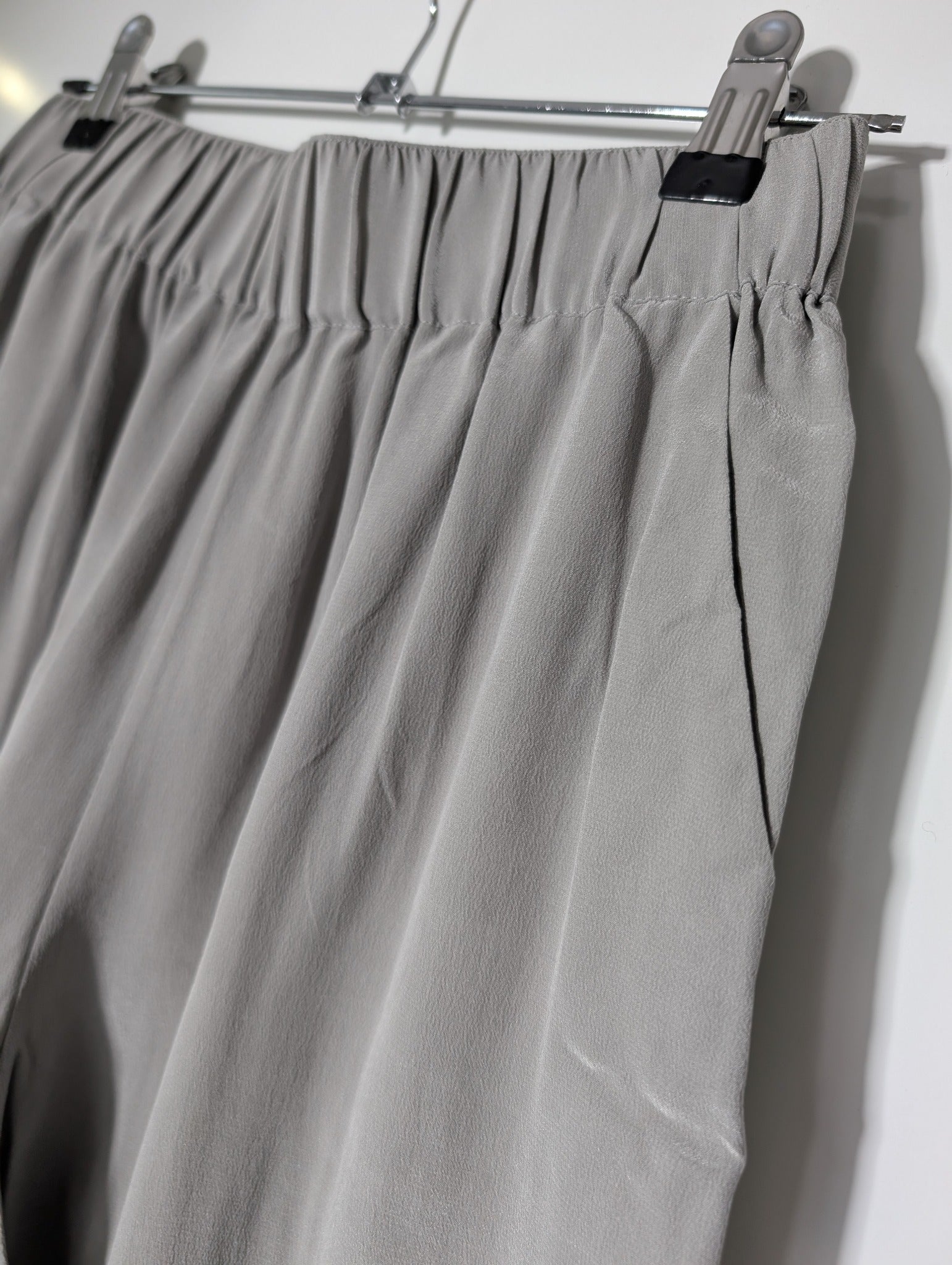 Grana Silk Elastic Waist Shorts Grey Women's Size Small - Image 2