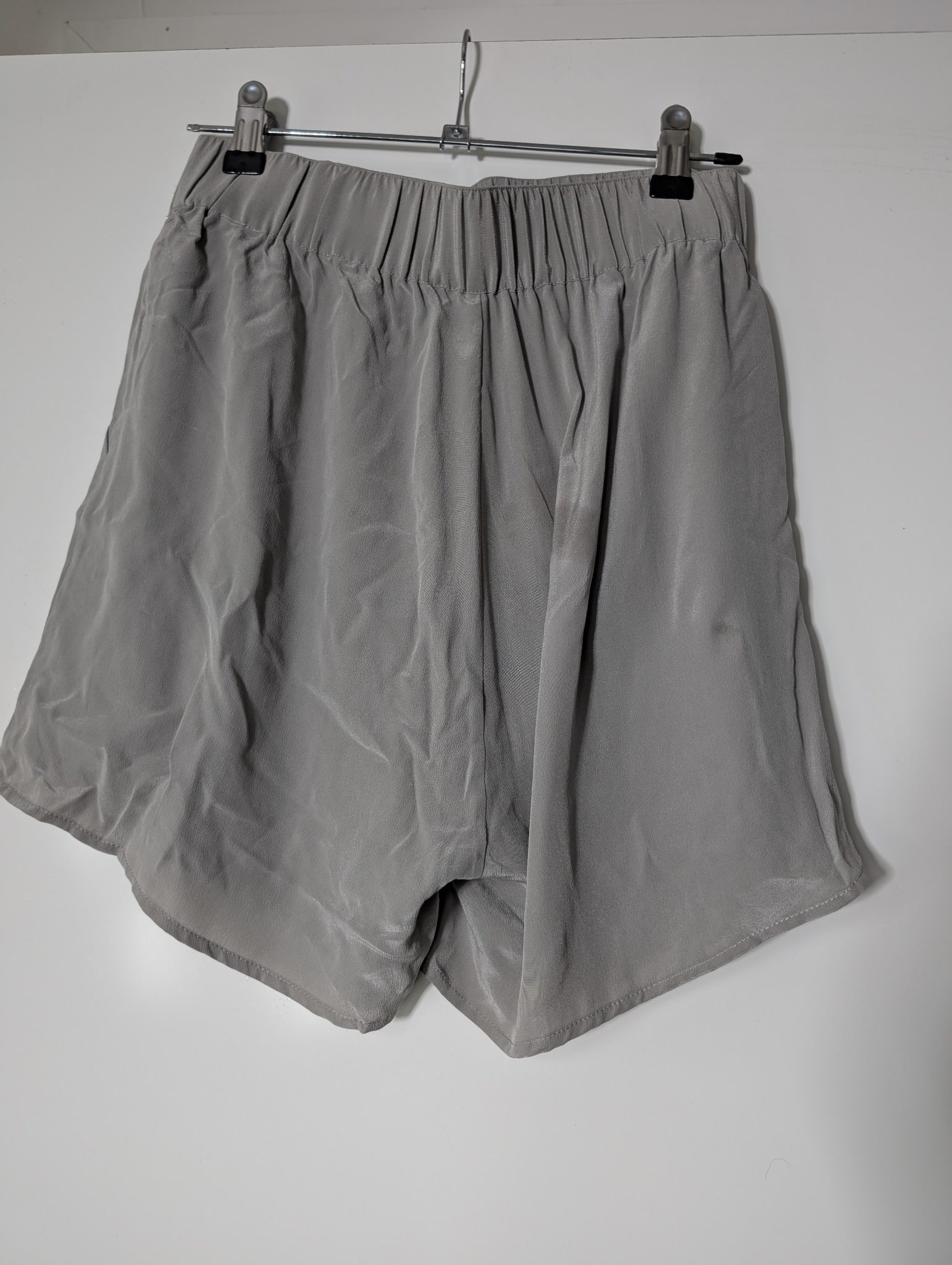 Grana Silk Elastic Waist Shorts Grey Women's Size Small - Image 3