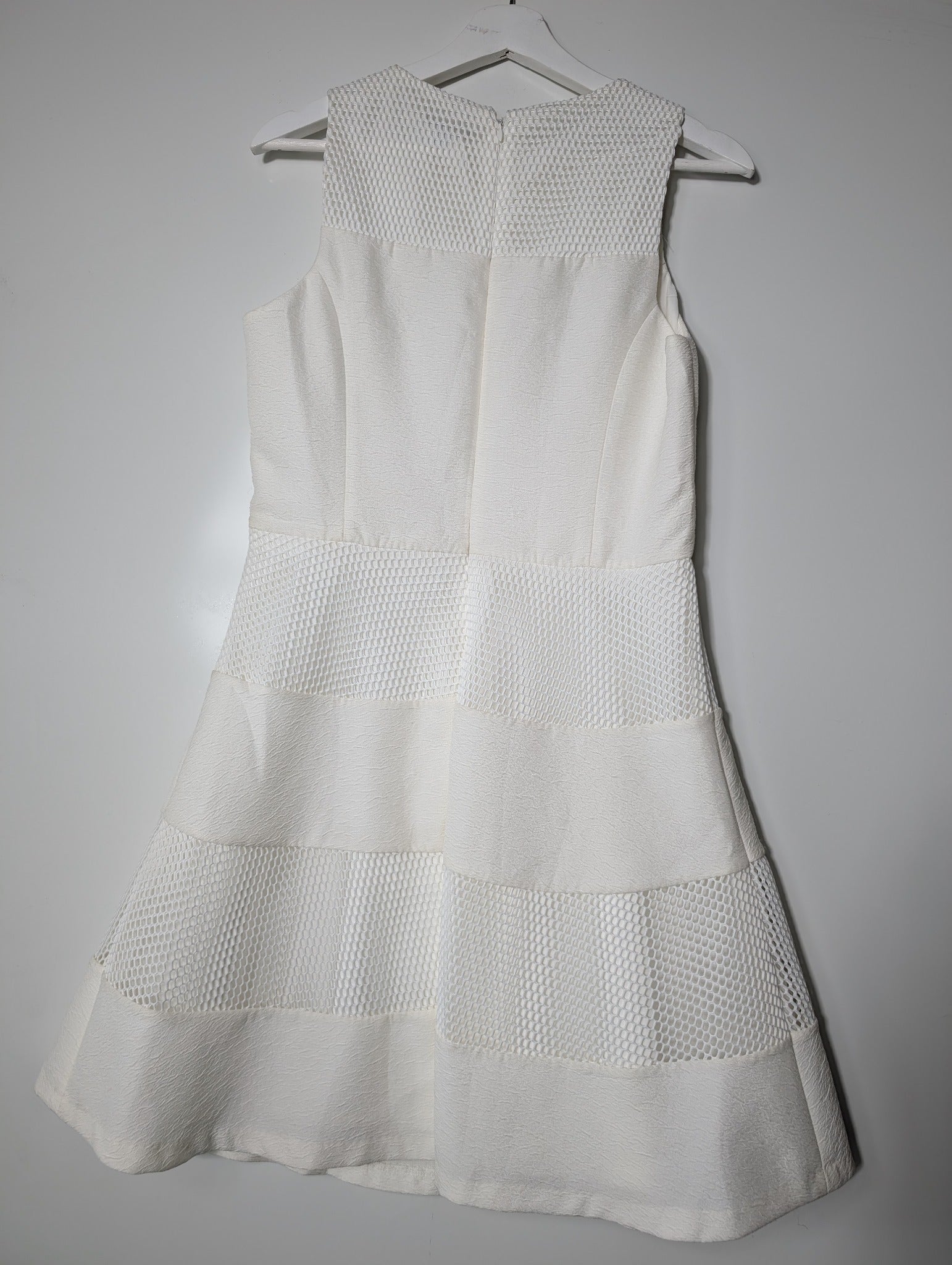 Ann Taylor Fit and Flare Dress White Sleeveless Textured Mesh Panel Size 6 - Image 5