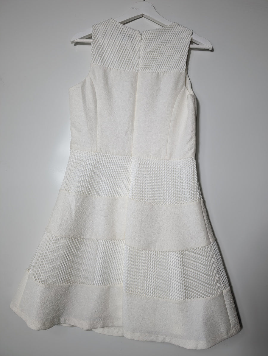 Ann Taylor Fit and Flare Dress White Sleeveless Textured Mesh Panel Size 6 - Image 5