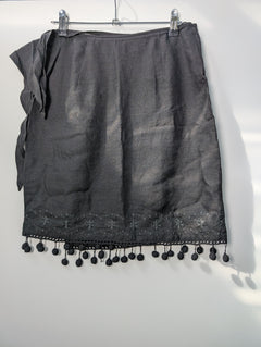DKNY Linen Wrap Skirt Black Embroidered Hem Size 4 - Image 4