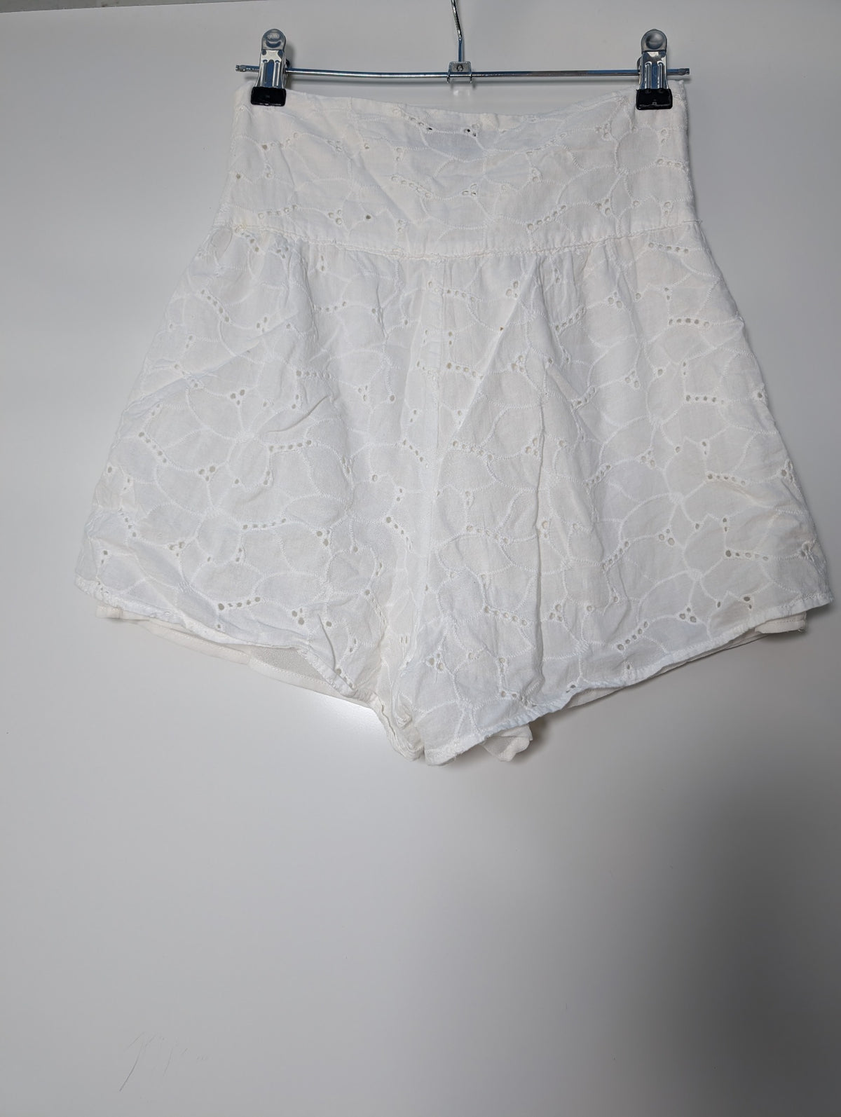 Lioness Eyelet Tie-Front Shorts White Women's XS - Image 4