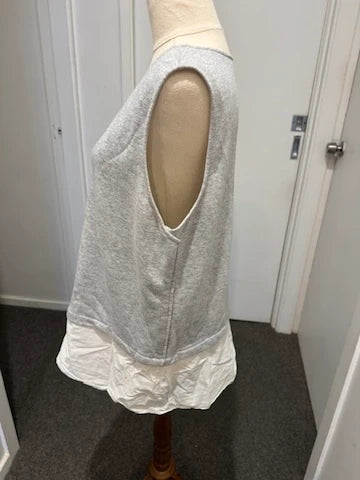 SimplyVera Vera Wang Grey Sleeveless Top Size 12 - Image 5