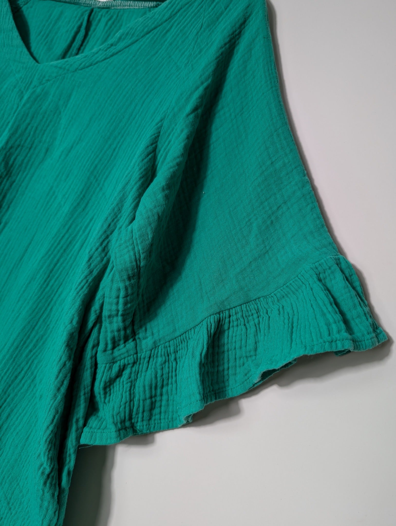 Hourglass Apparel Gauze V-Neck Ruffle Sleeve Top Green Size 12 - Image 2