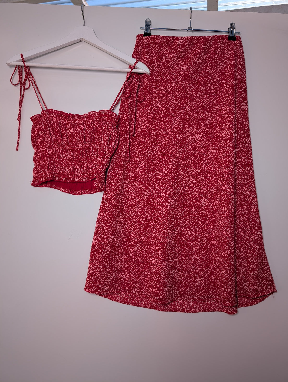 LULU&ROSE Floral Two-Piece Set Red & White XS - Image 4