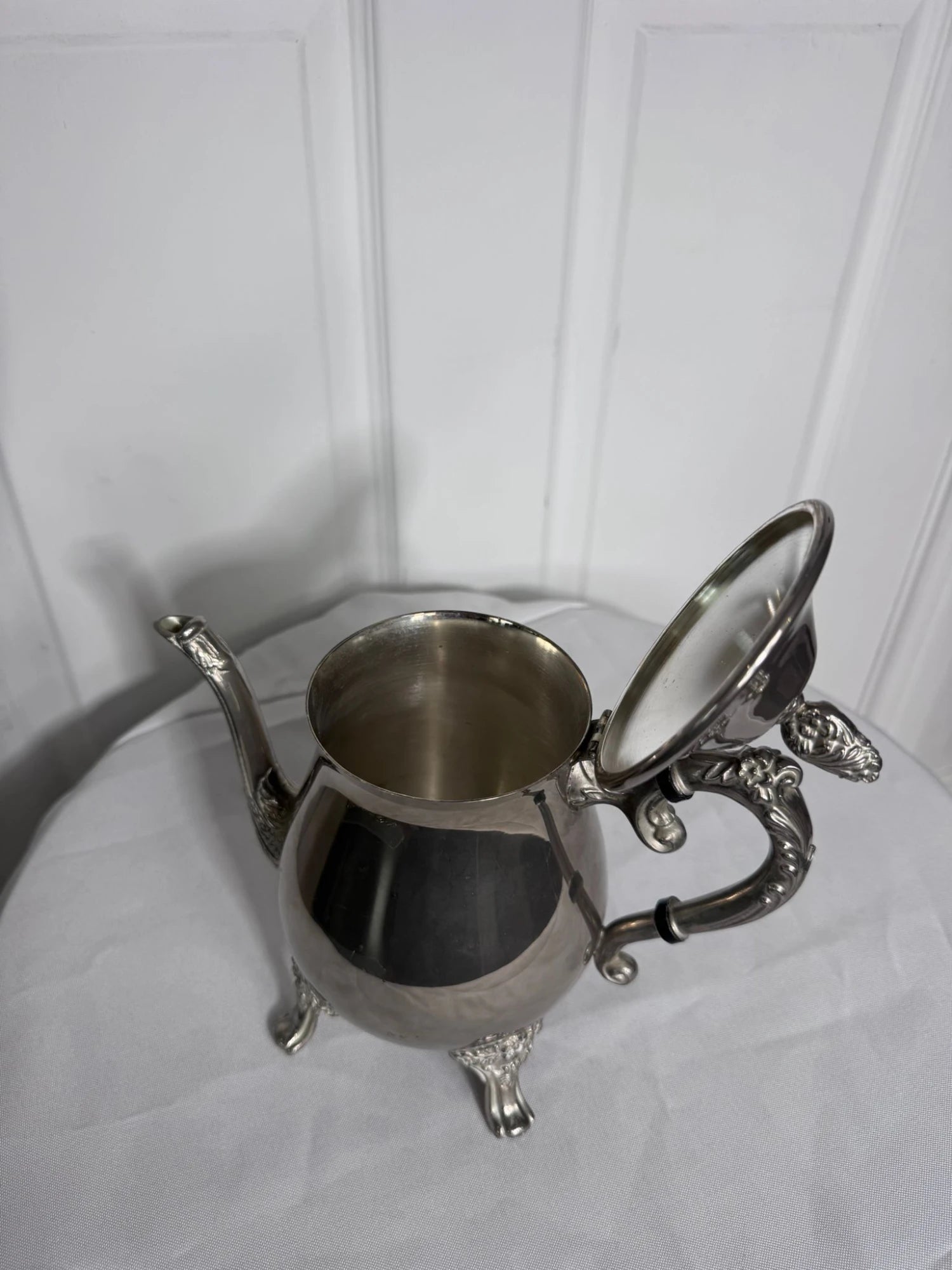 Vintage Silver Plated Sugar Bowl With Lid - Ornate Footed Design - Image 5