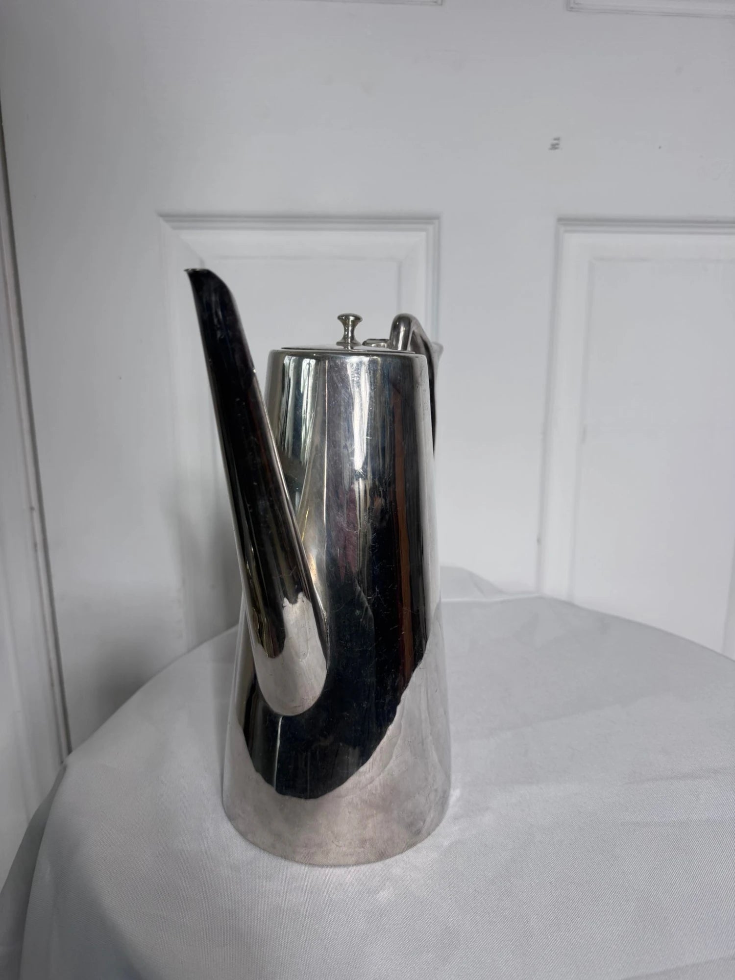 Vintage Silver Plated Tapered Coffee Pot - Elegant Mid-Century Style - Image 4