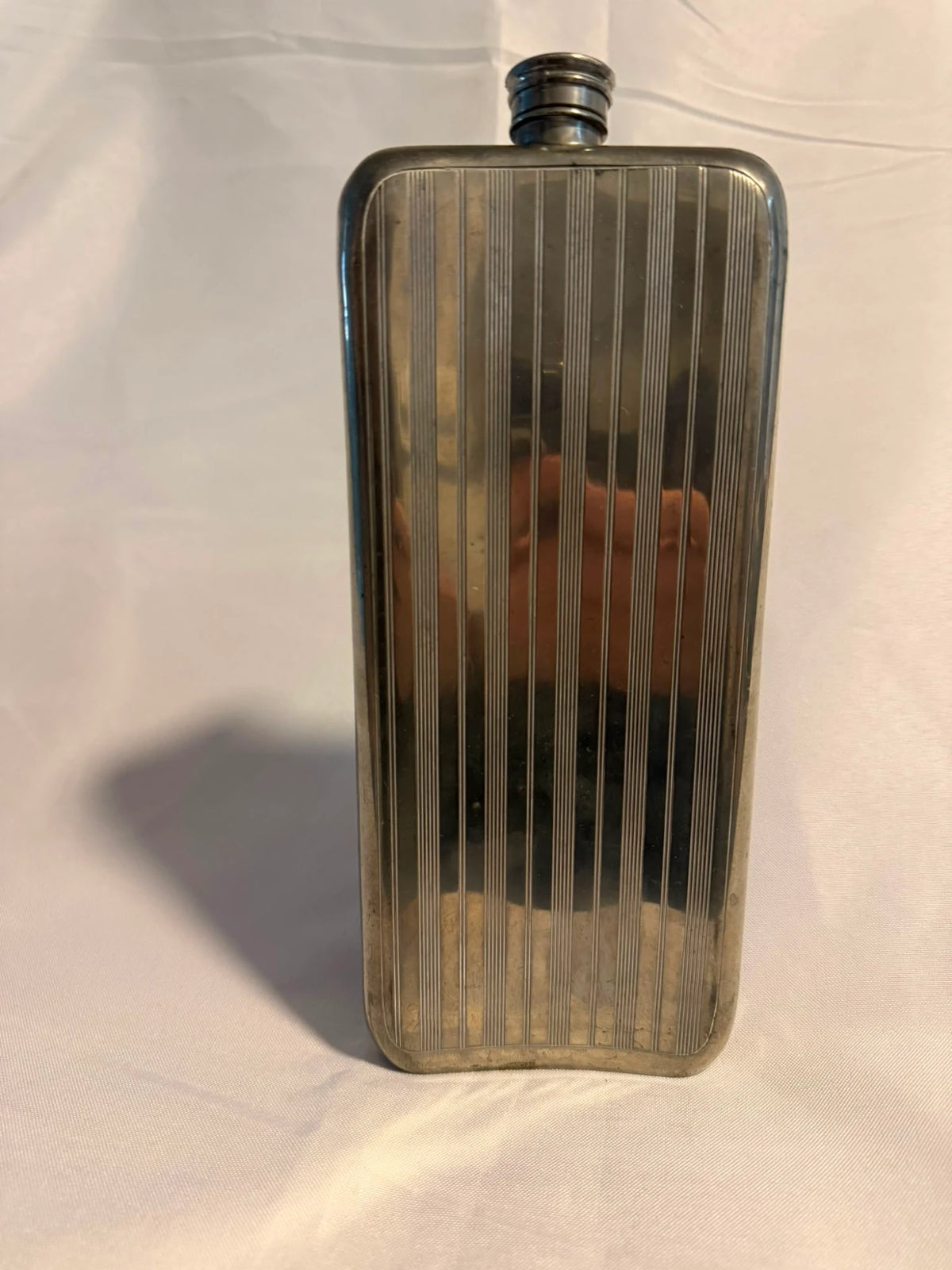 Silver Plated Hip Flask 21oz Large Engine Turned Made in England Vintage - Image 8