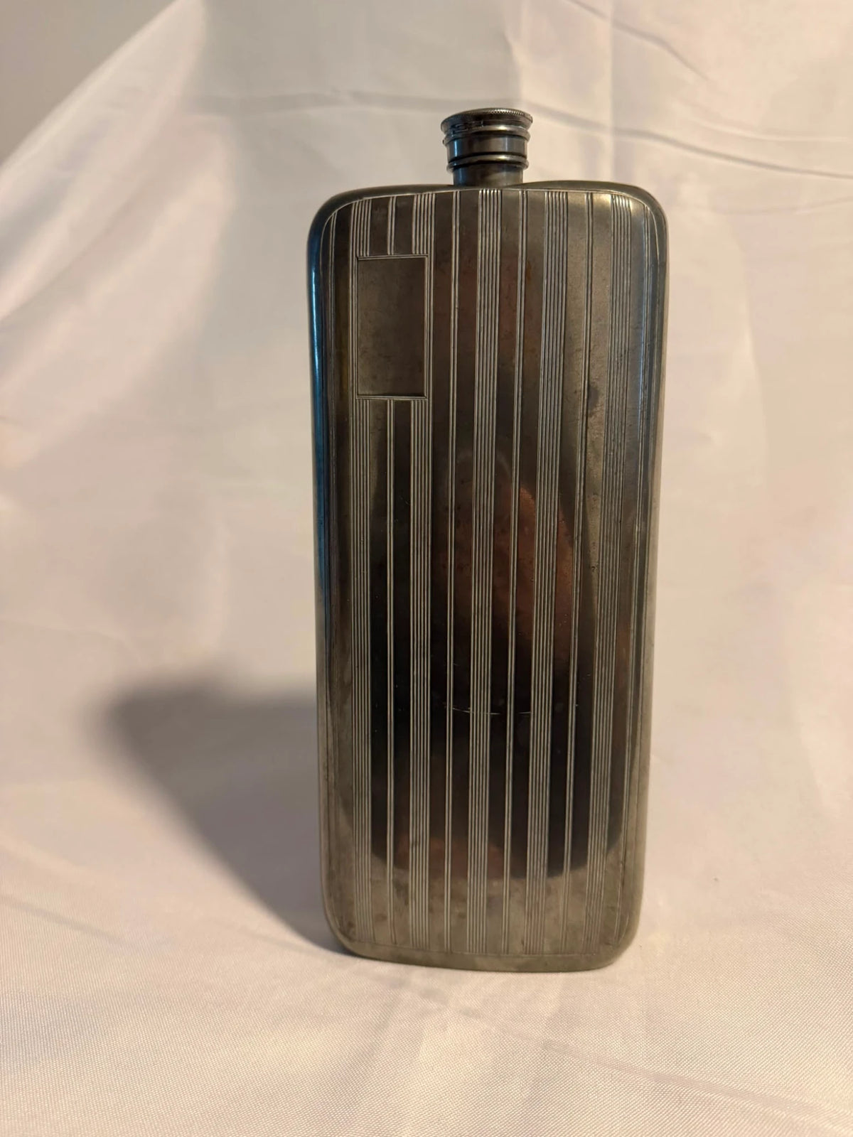 Silver Plated Hip Flask 21oz Large Engine Turned Made in England Vintage - Image 9
