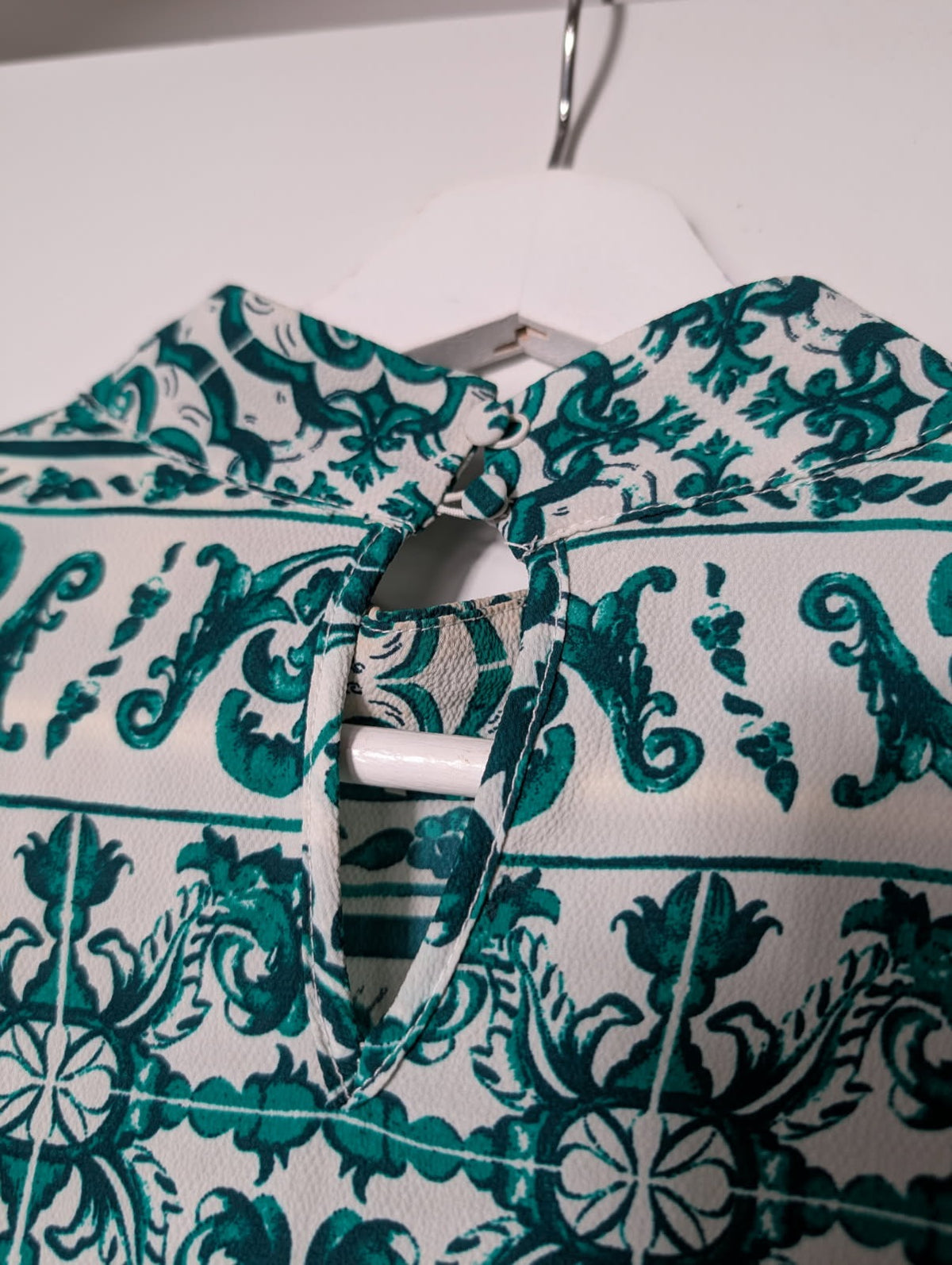 H&M Long Sleeve Blouse Green and White Tile Print US 6 - Image 5