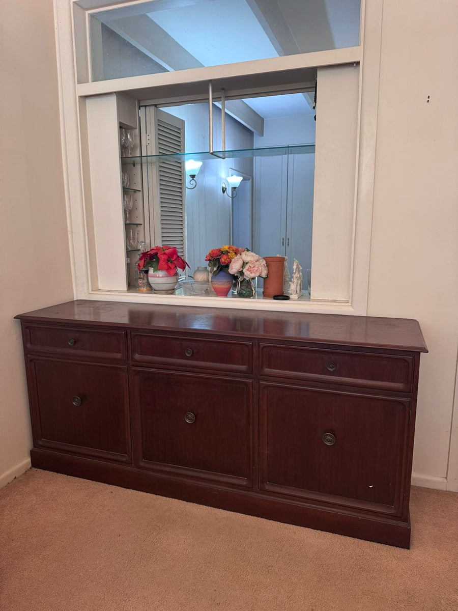 Vintage Walnut Buffet Sideboard 1972 Mid Century Restored By Parker  - Image 2