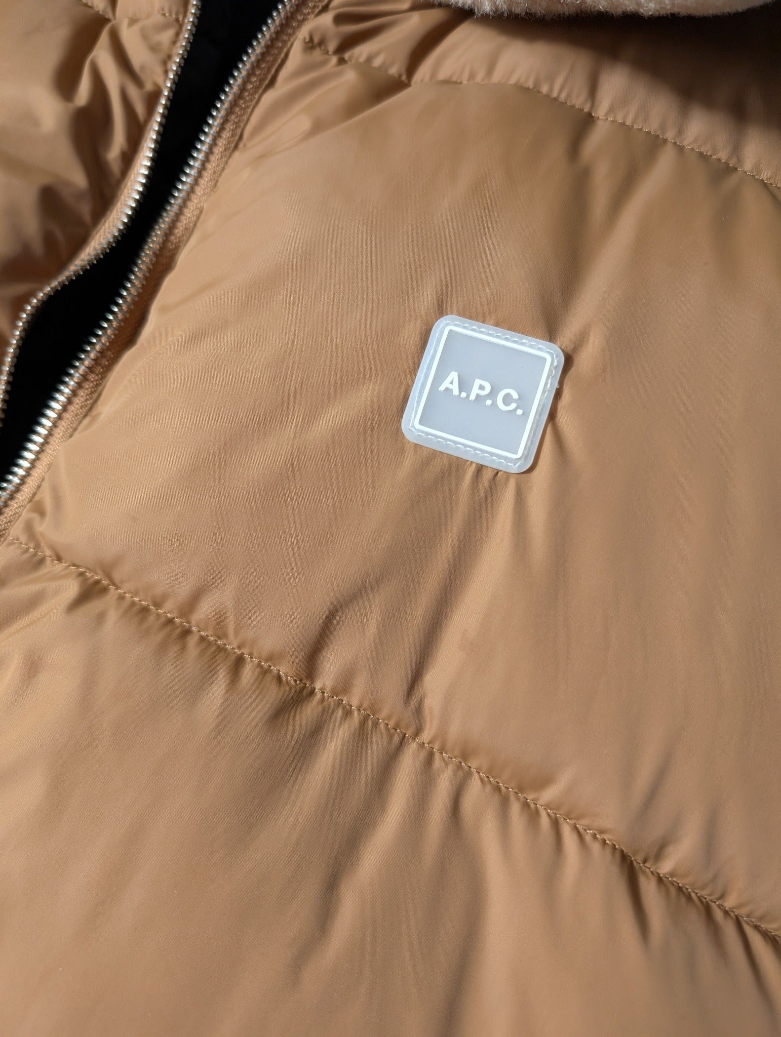A.P.C. Reversible Puffer Vest with Shearling Collar Beige/Black XL - Image 2