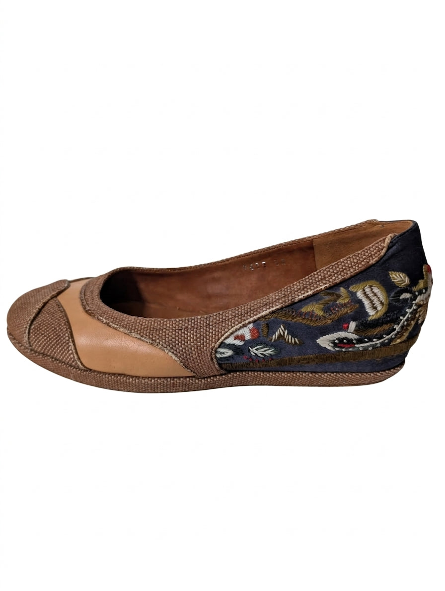 Dries Van Noten Embroidered Ballet Flats - Tan & Blue EU 38 - Image 1