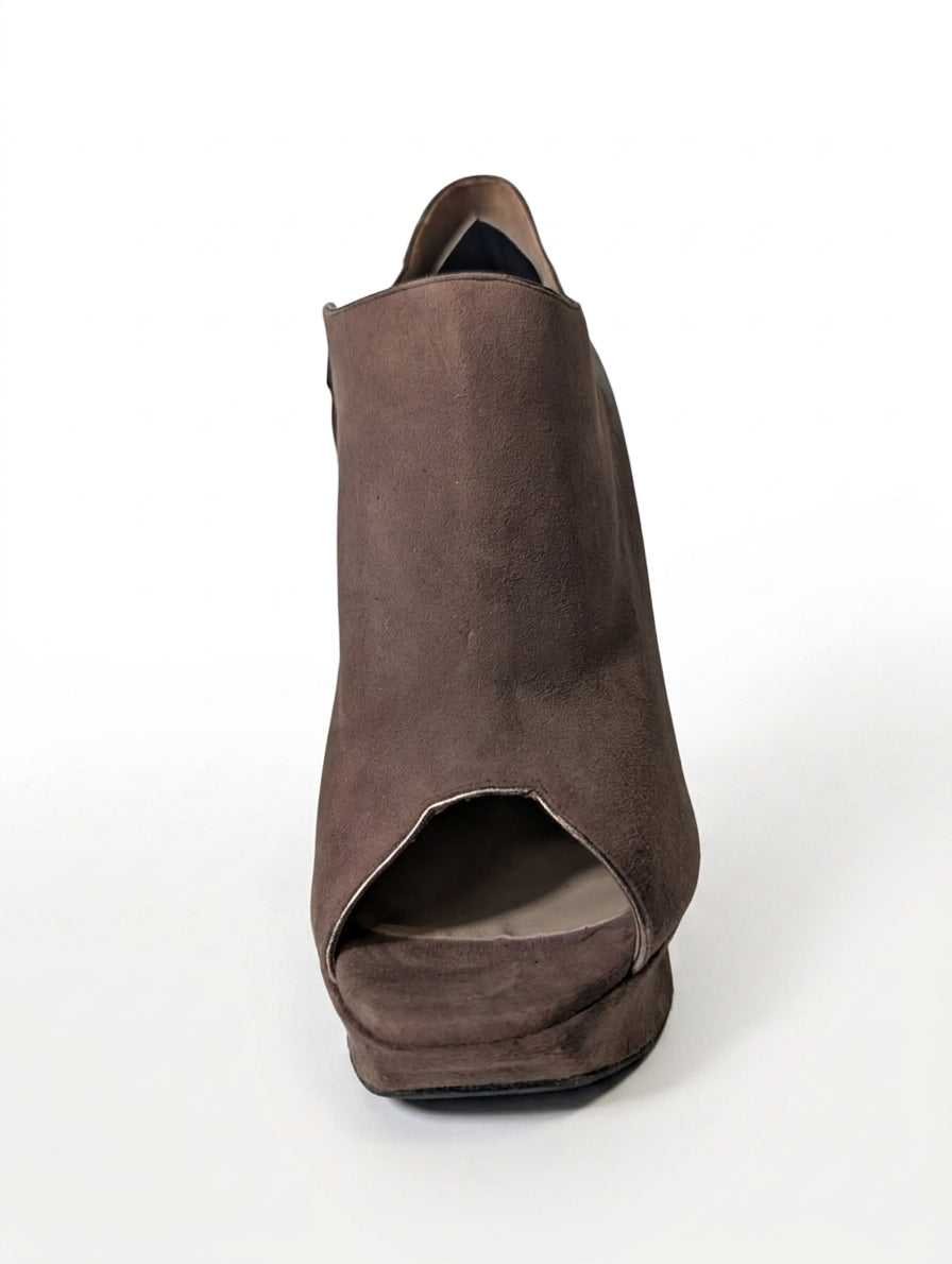 Nicholas Kirkwood Taupe Suede & Metallic Peep Toe Platform Booties - EU 38.5 - Image 2