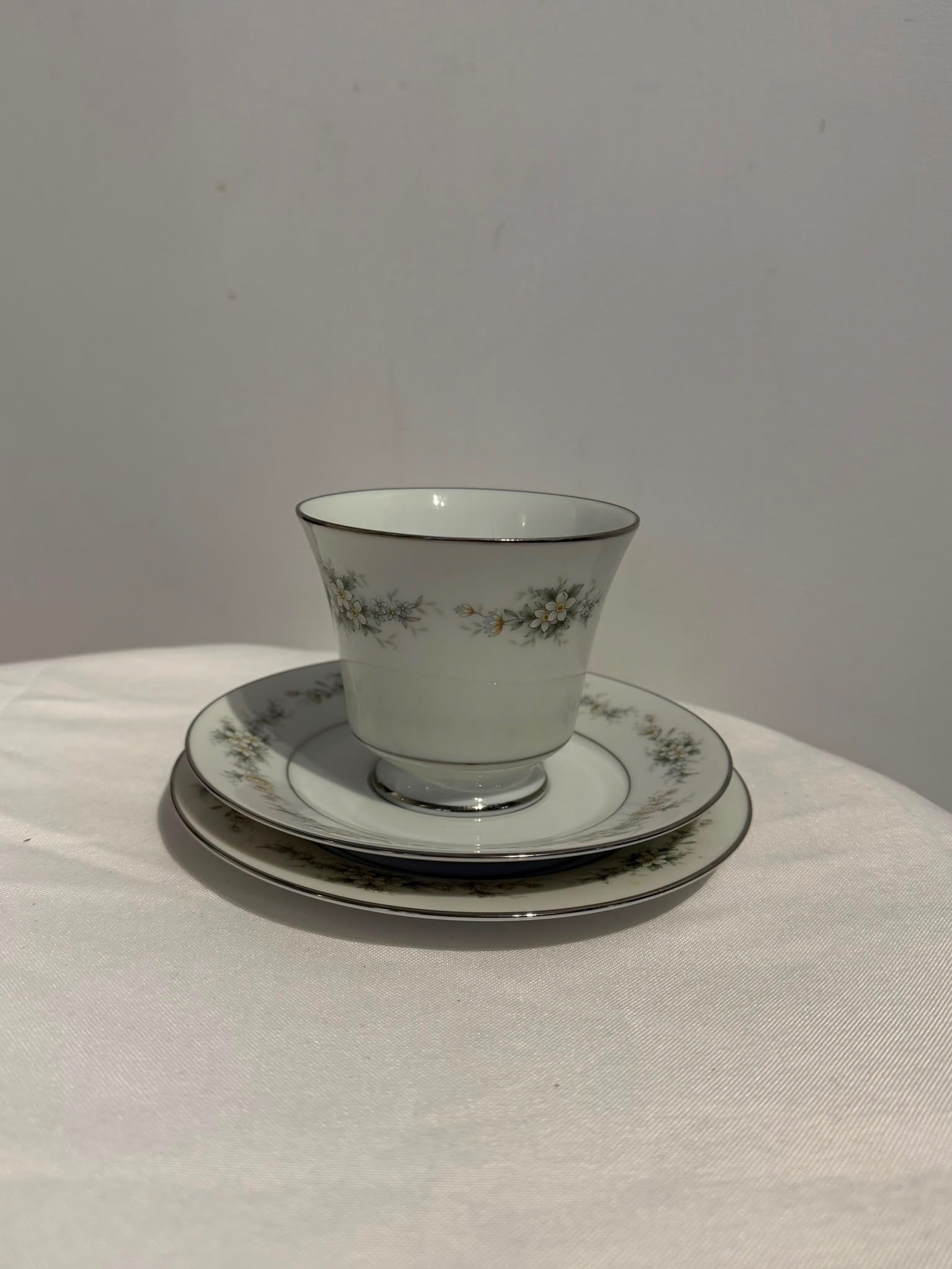 Noritake Melissa 3080 Fine China Tea Set 8 Place Settings Plus Extras - Image 2