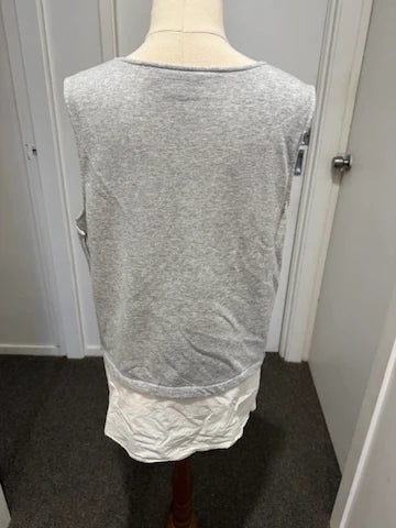 SimplyVera Vera Wang Grey Sleeveless Top Size 12 - Image 4