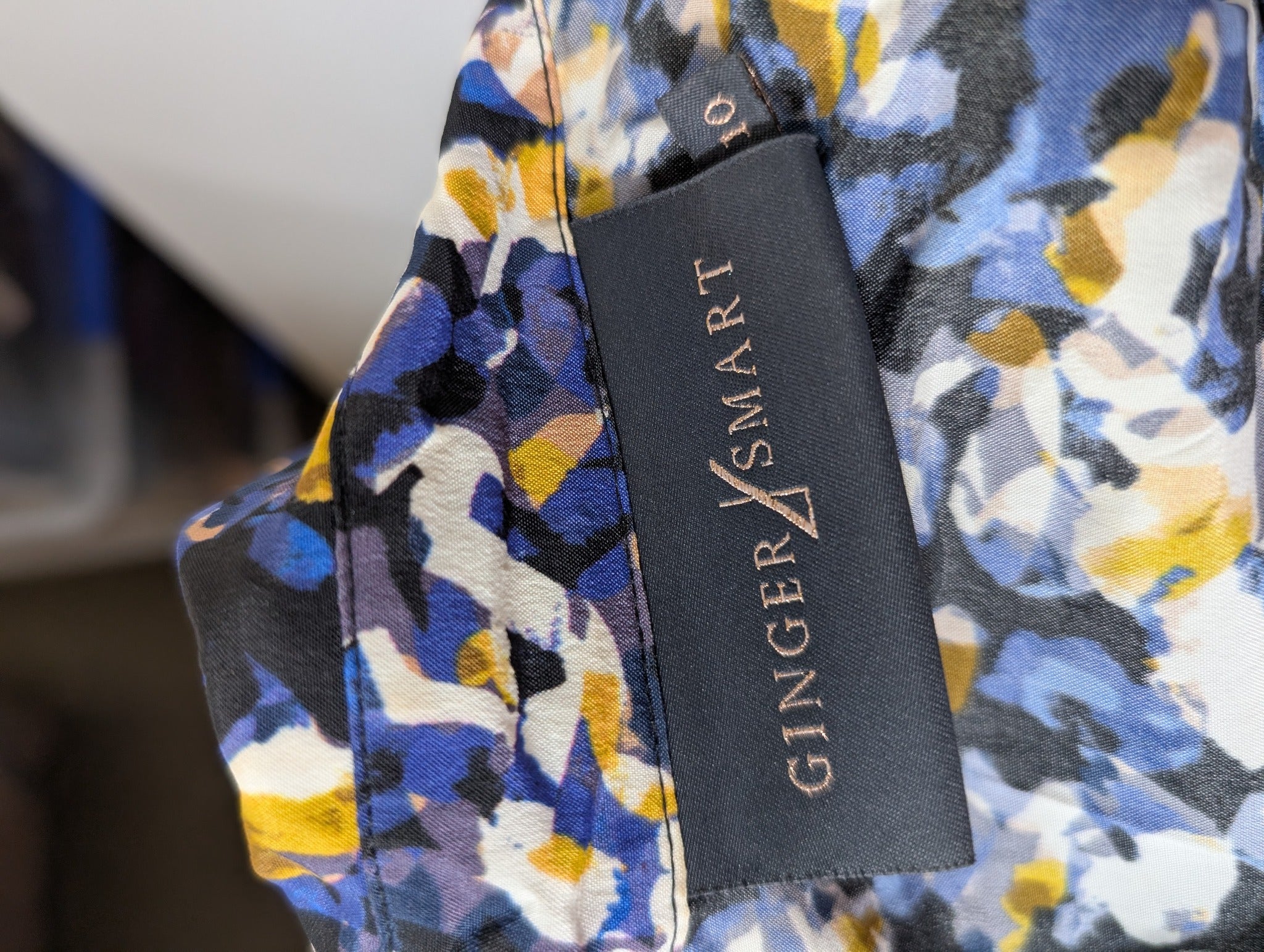 Ginger & Smart Silk Blend Floral Blouse Women's Size 10 - Image 6