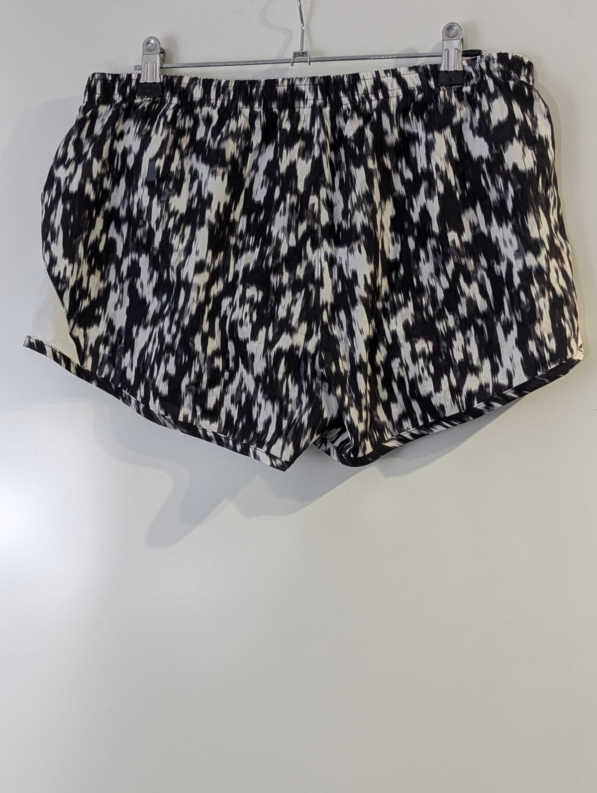 Nike Athletic Running Shorts Black & White Abstract Print Medium - Image 7