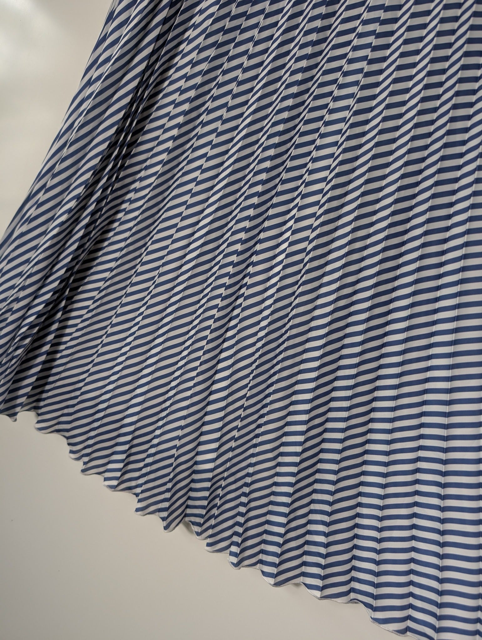 Daniela Drei Pleated Midi Skirt Blue and White Striped IT 44 - Image 2