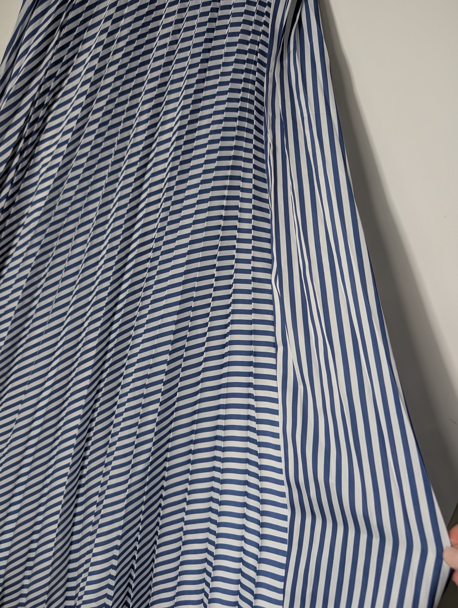 Daniela Drei Pleated Midi Skirt Blue and White Striped IT 44 - Image 3