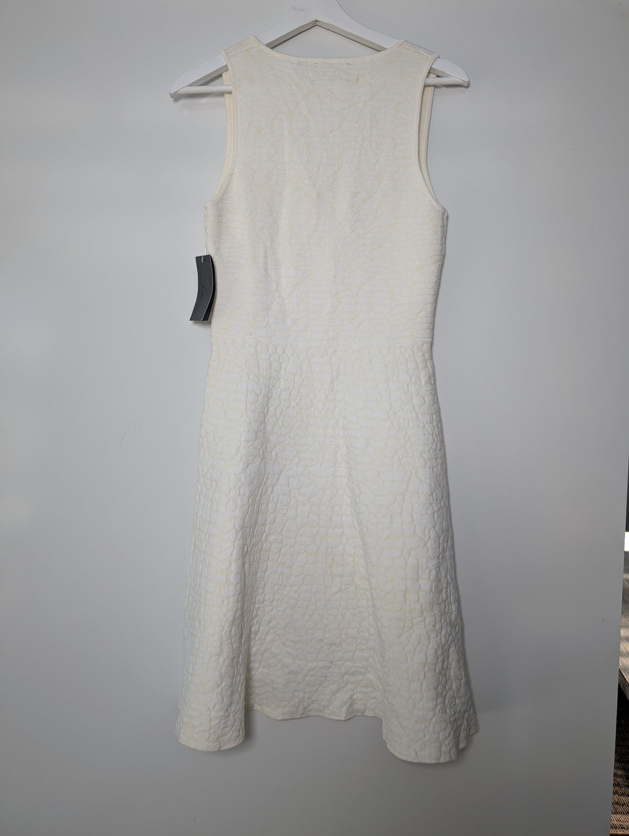 Line Textured V-Neck Fit and Flare Dress White Size M - Image 4