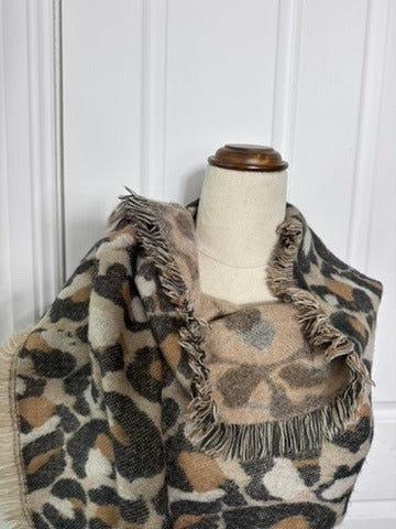Leopard Print Fringed Blanket Scarf - Soft Oversized Wrap - Image 4