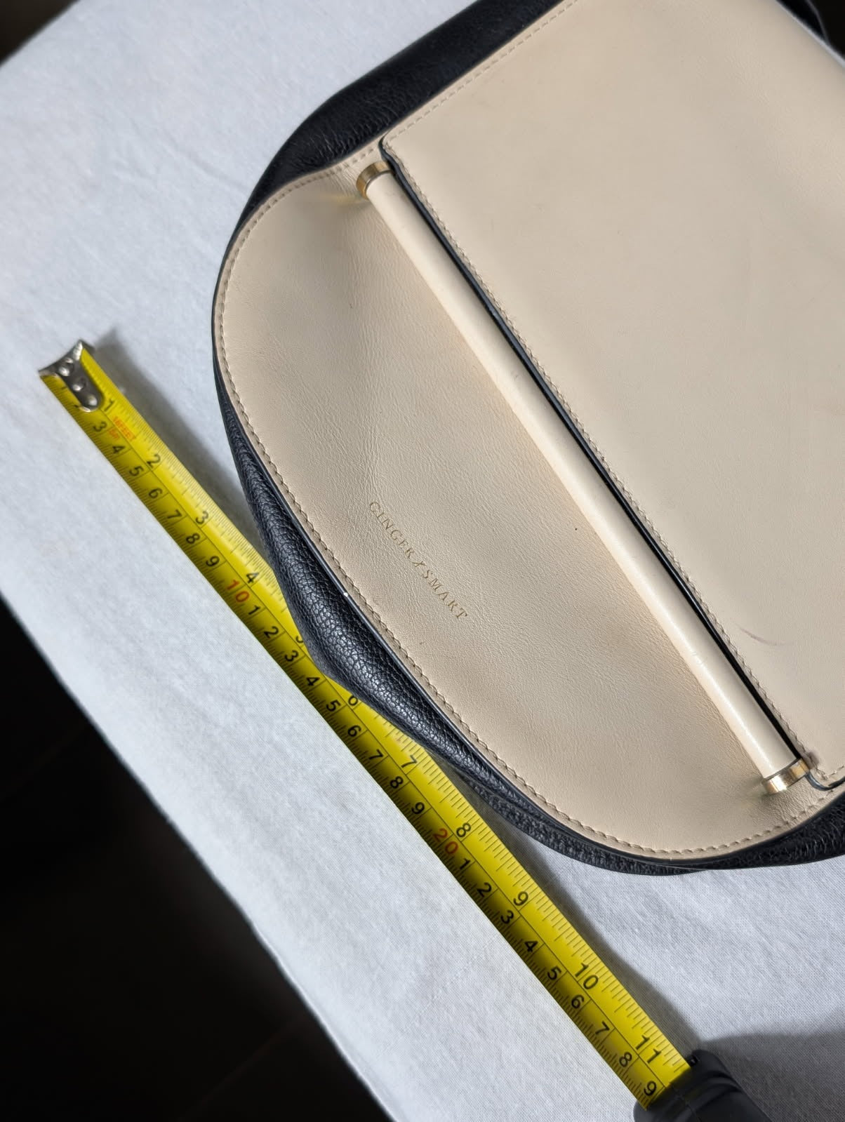 Ginger & Smart Leather Crossbody Bag Black & Cream - Image 3