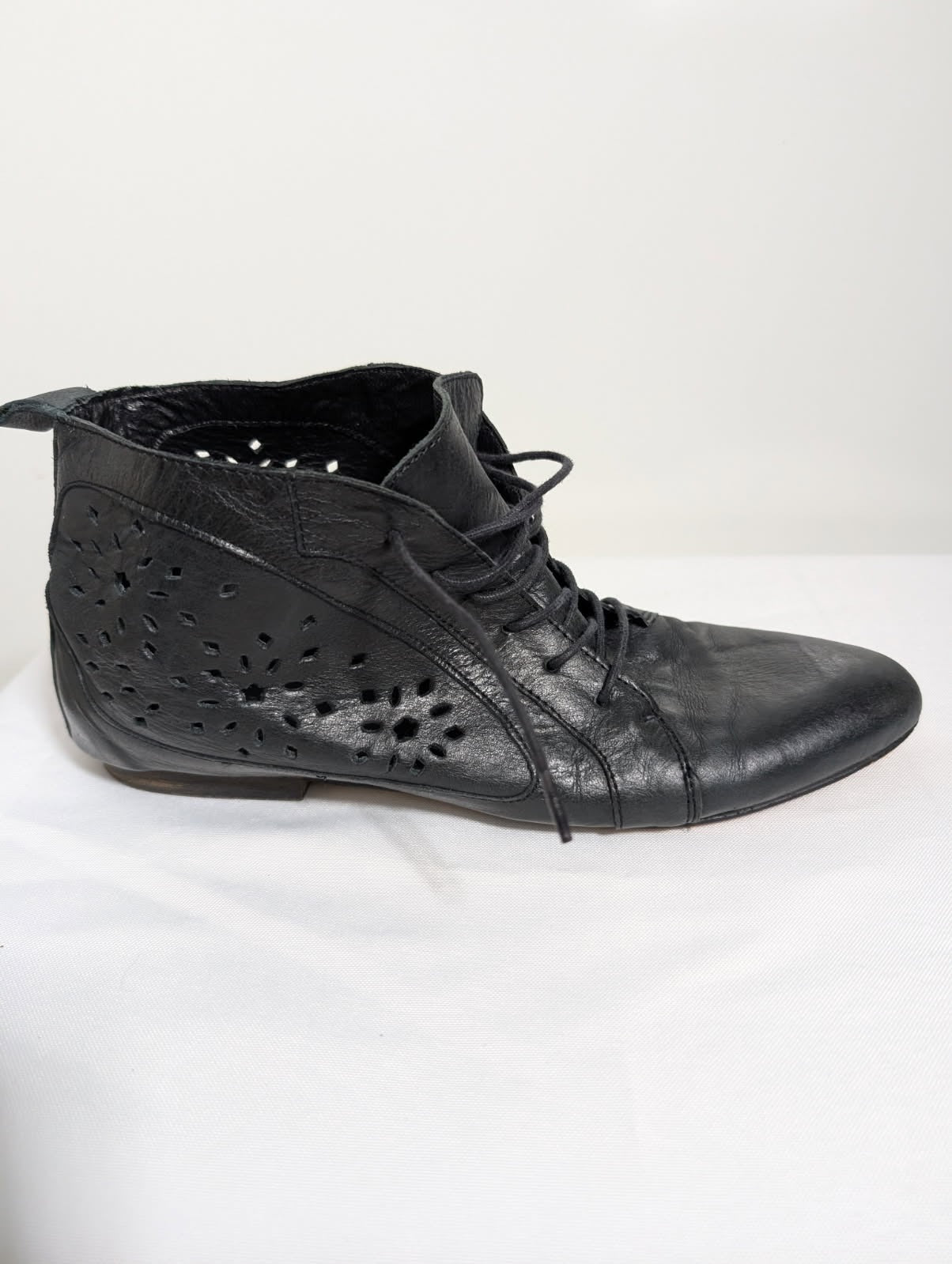 Urge Leather Cutout Ankle Boots Black EU 40 - Image 2