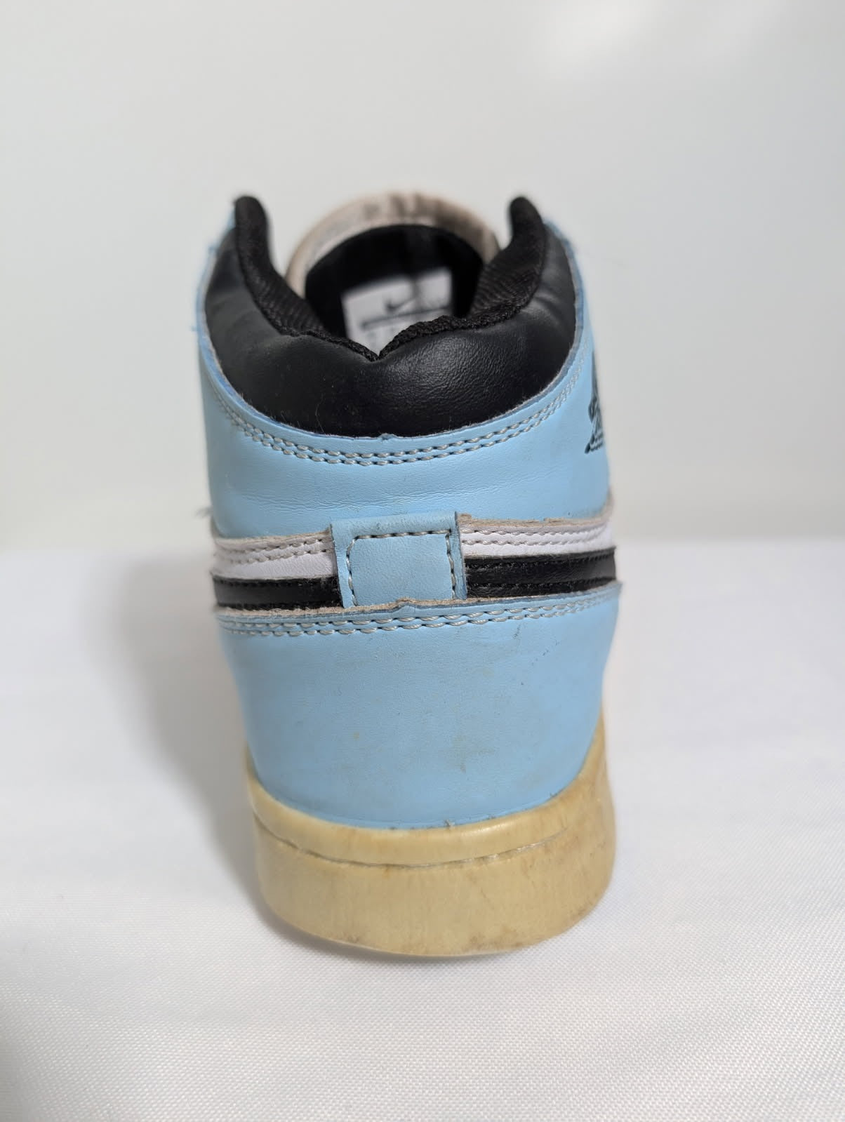 Nike Air Jordan 1 Retro High OG UNC Women's US 6 - Image 3