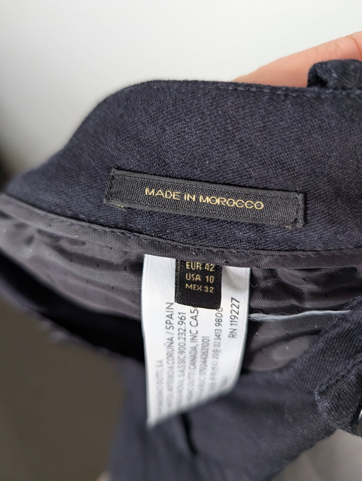 Massimo Dutti Women's Black Trousers EU 42 - Image 4