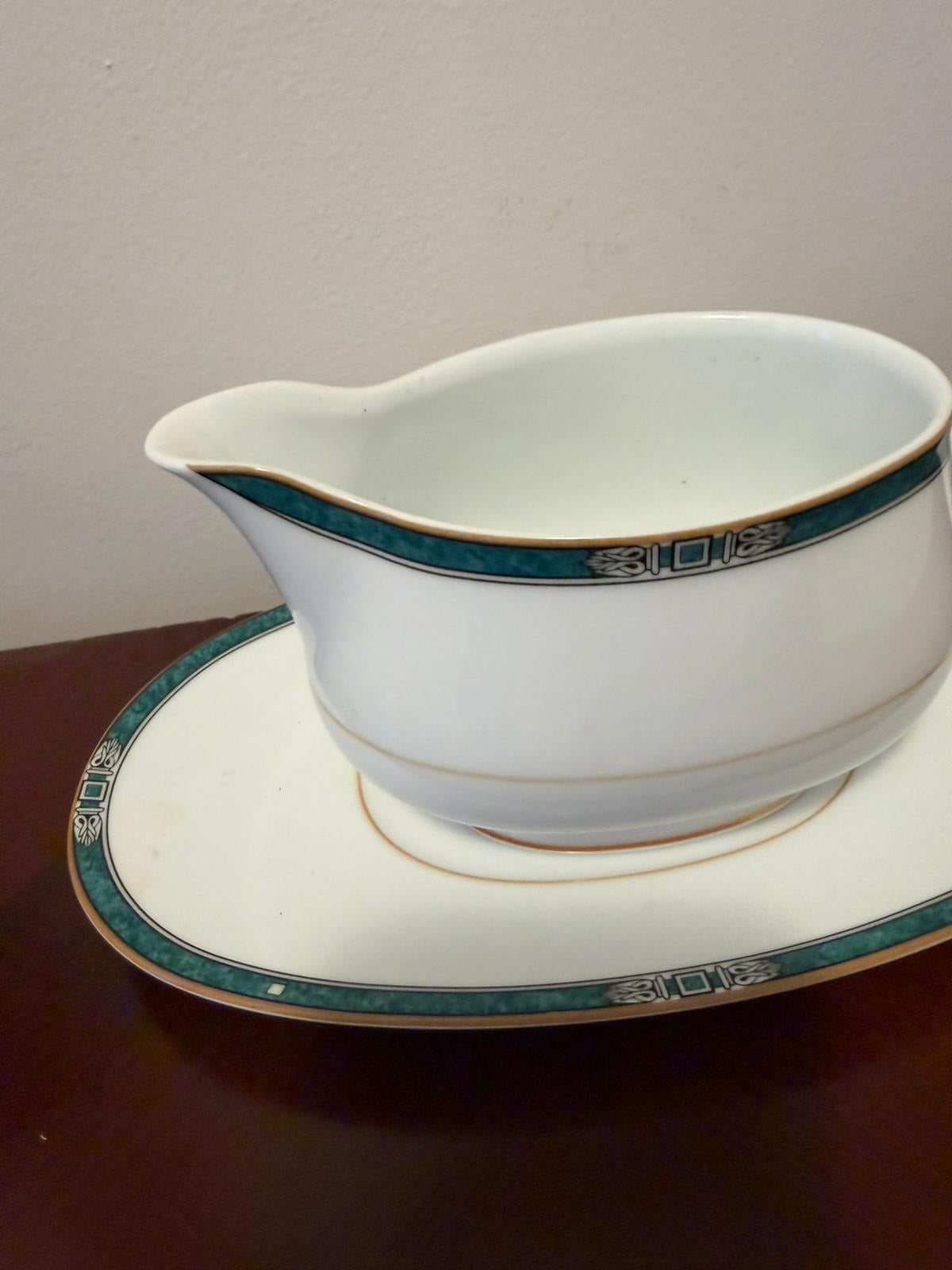 Noritake Legendary 4139 Gravy Boat with Attached Underplate - Image 3
