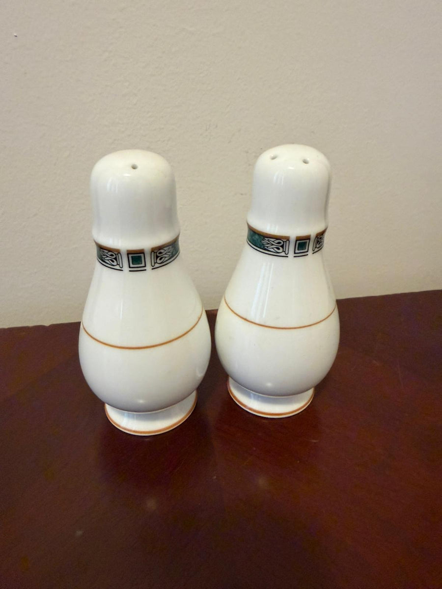 Noritake Salt And Pepper Shakers Legendary Green 4139 - Image 3