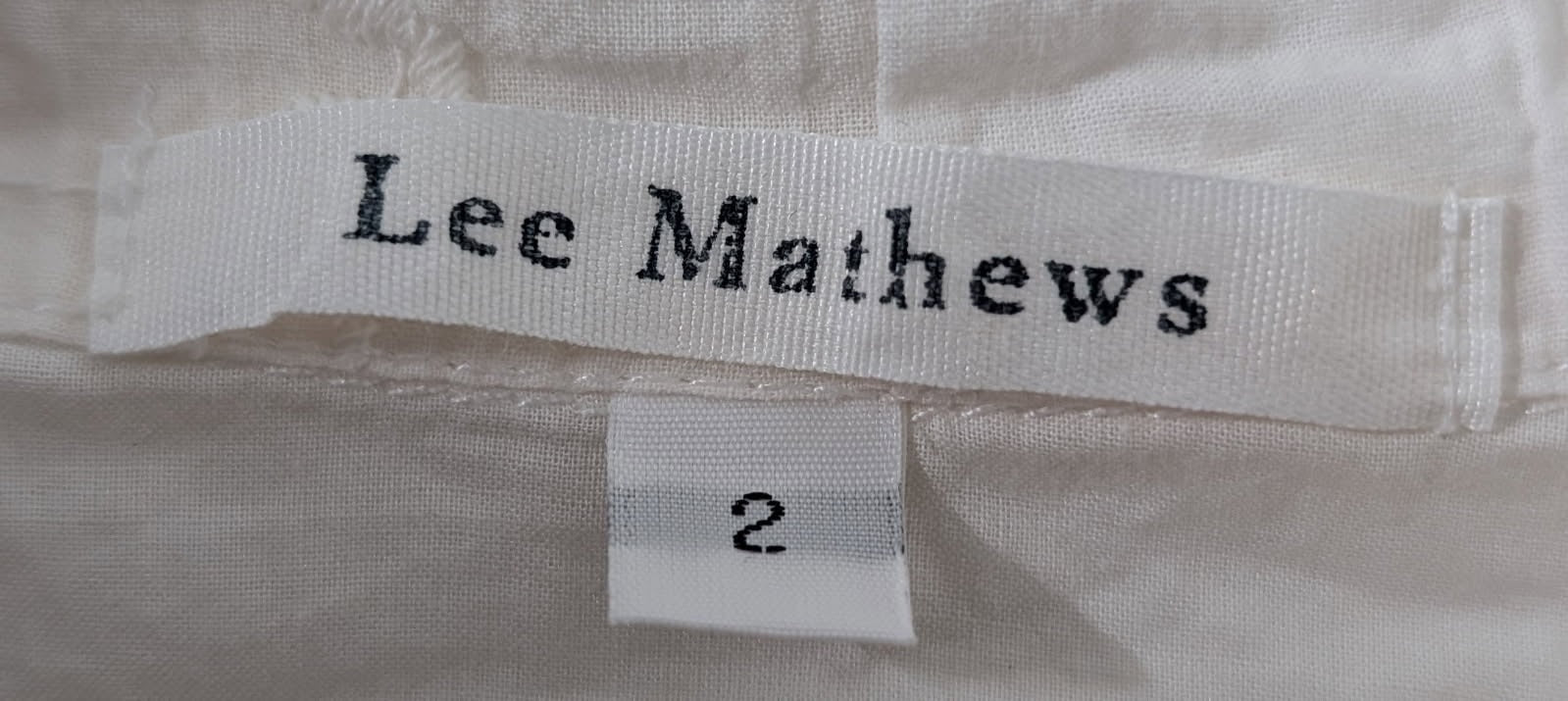 Lee Mathews White Embroidered Short Sleeve Button-Down Blouse - Size 2 - Image 3