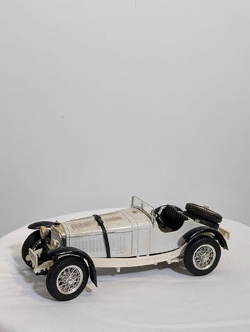 Burago Mercedes-Benz SSK 1928 Diecast Model Car 1:18 Scale White