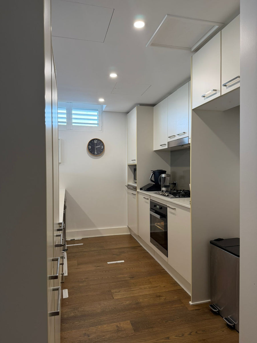 COMPLETE MODERN DESIGNER KITCHEN - Image 1