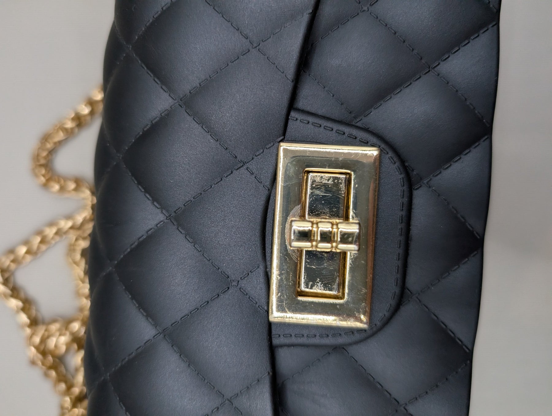 Unbranded Quilted Silicone Crossbody Bag Black Small - Image 3