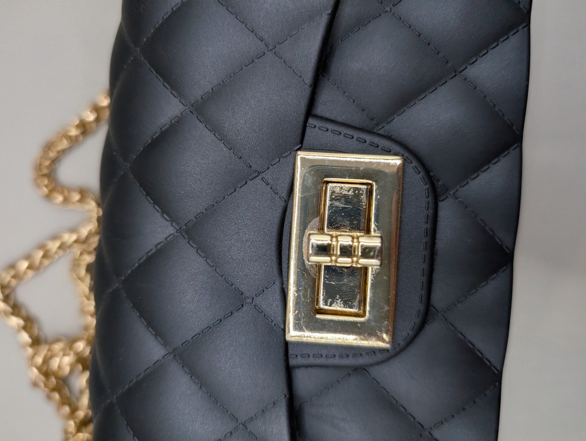 Unbranded Quilted Silicone Crossbody Bag Black Small - Image 3