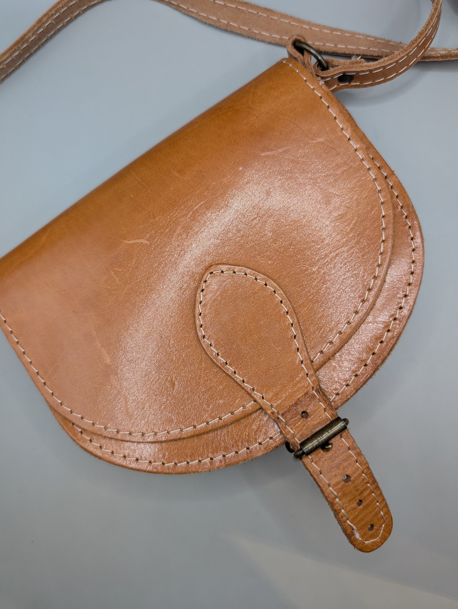 Vintage Style Leather Saddle Crossbody Bag Tan - Image 2