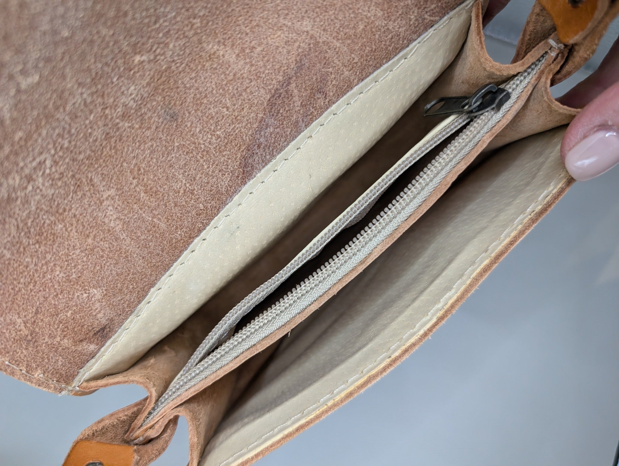 Vintage Style Leather Saddle Crossbody Bag Tan - Image 7