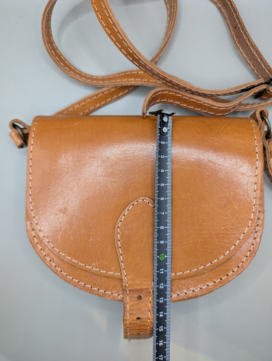 Vintage Style Leather Saddle Crossbody Bag Tan - Image 9