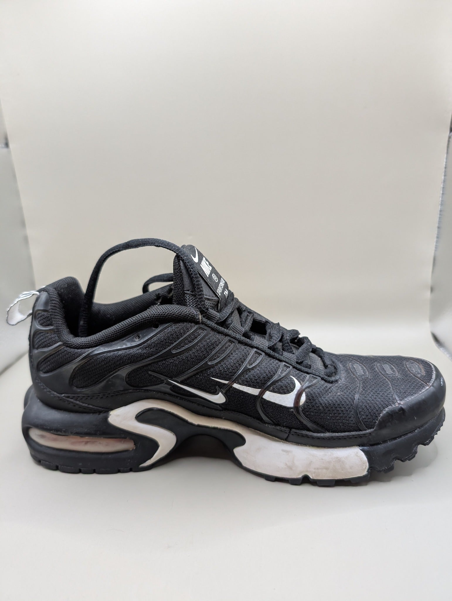 Nike Air Max Plus Youth Sneakers Black White US 5Y - Image 2