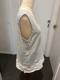 SimplyVera Vera Wang Grey Sleeveless Top Size 12 - Image 2