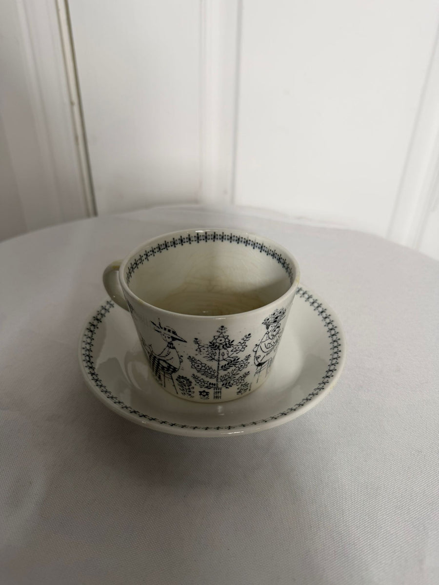 Vintage Arabia Finland Emilia Tea Cup & Saucer Set - 8 Piece Collection - Image 4