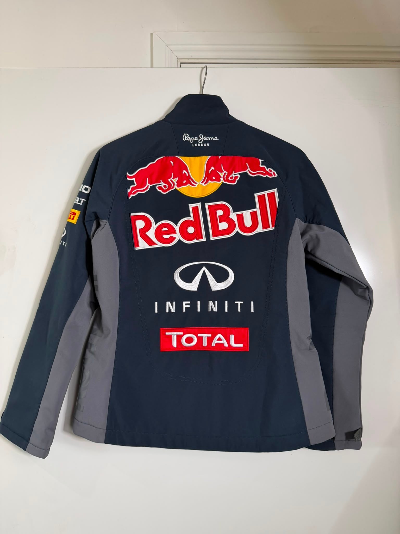 Pepe Jeans Infiniti Red Bull Racing Softshell Jacket Women's Medium - Image 2